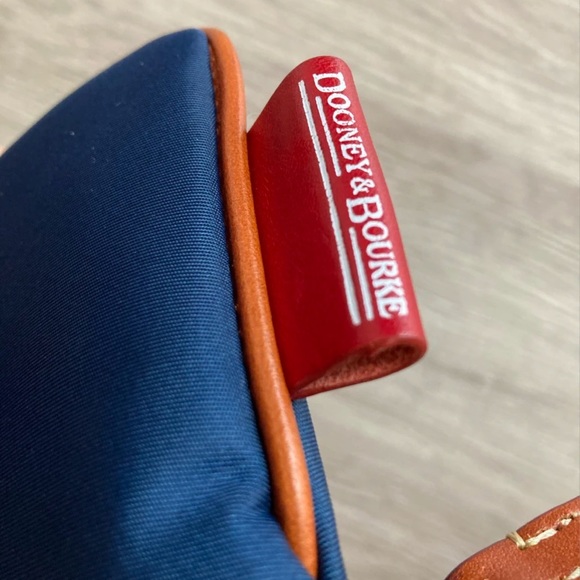 NWT DOONEY & BOURKE MLB NEW YORK YANKEES WRISTLET SHOULDER BAG - Picture 4 of 9